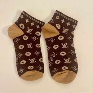 NWOT Monogram Print Ankle Socks - Coffee Brown & Tan (Fits 5-7)